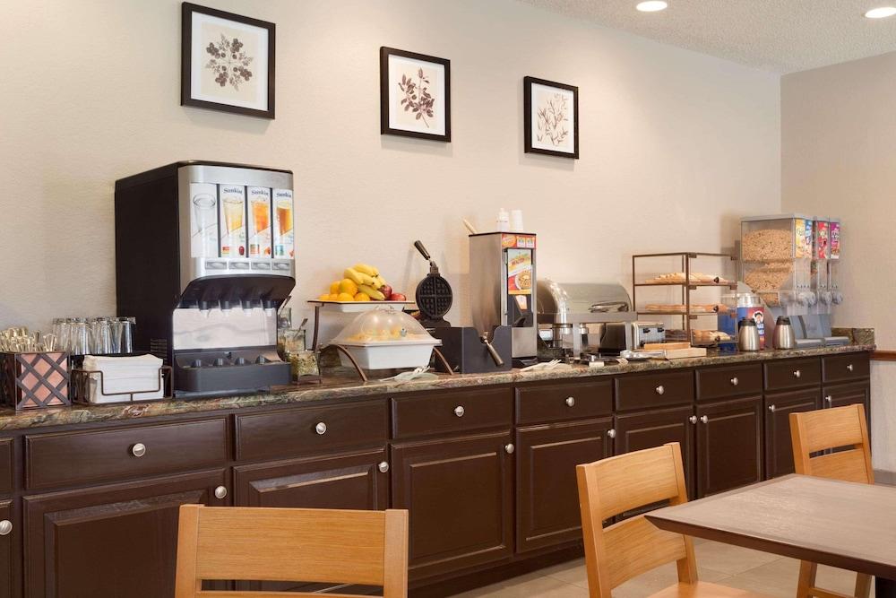 Country Inn & Suites by Radisson, Norman near University photo 16