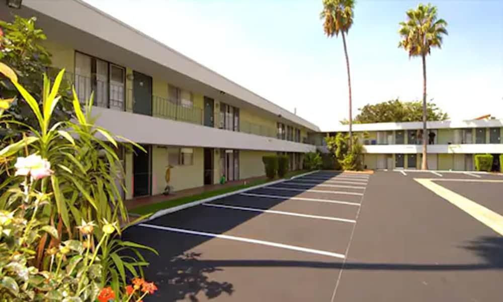 Vagabond Inn Los Angeles at USC photo 1