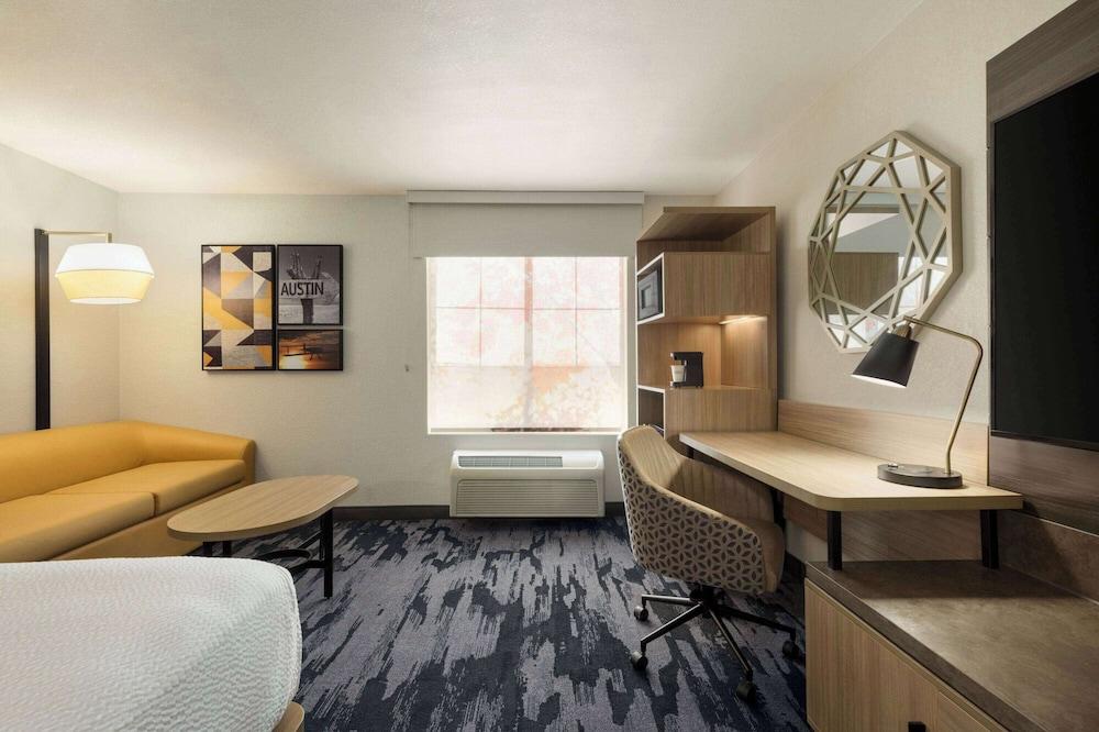 La Quinta Inn & Suites by Wyndham Austin Southwest photo 20