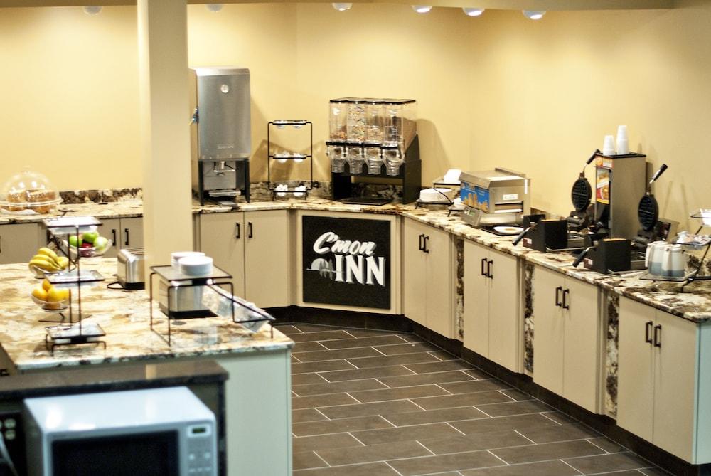 C'mon Inn Hotel & Suites photo 27