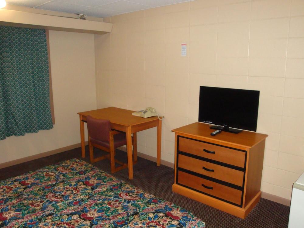 Economy Inn photo 20