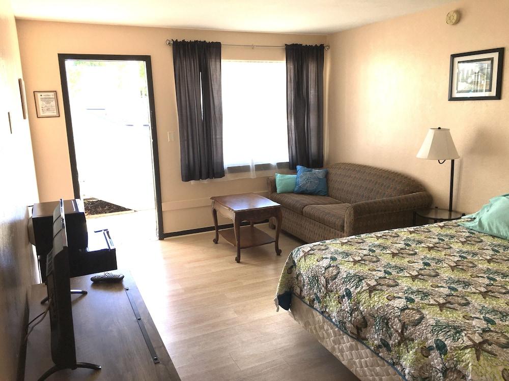 Cedar Inn photo 8