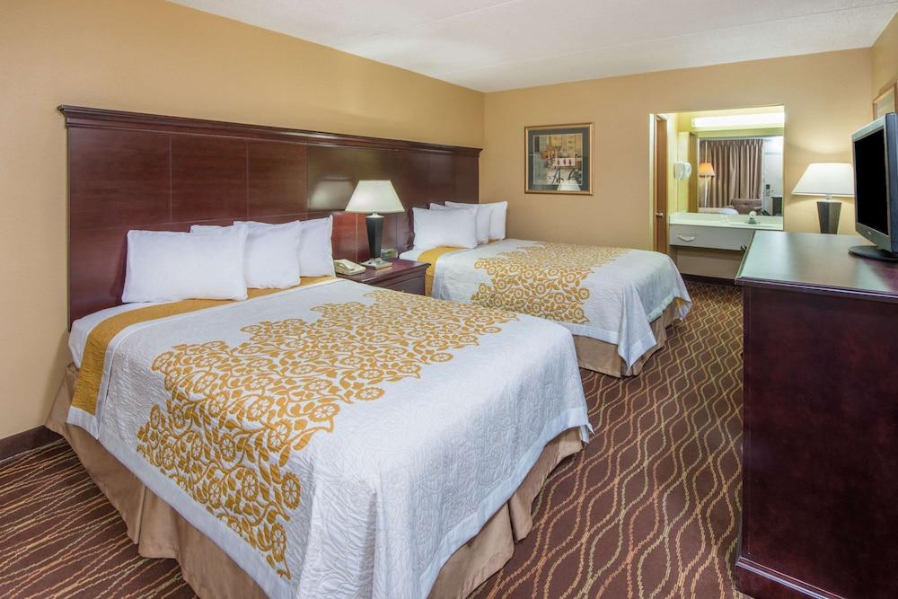 Days Inn by Wyndham Paducah I-24 Exit 4 photo 11