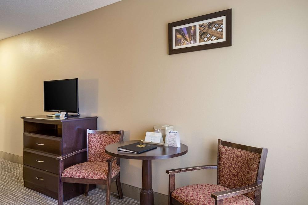 Quality Inn I-70 Near Kansas Speedway photo 19