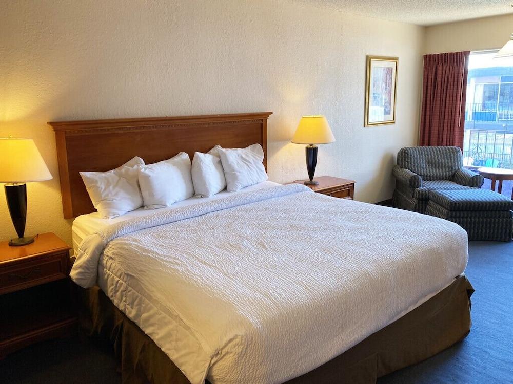 The District Hotel Club and Resorts photo 3