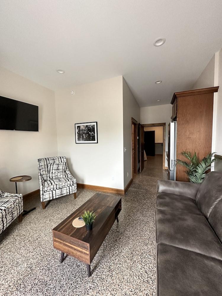 The Lodge Luxury Suites photo 17