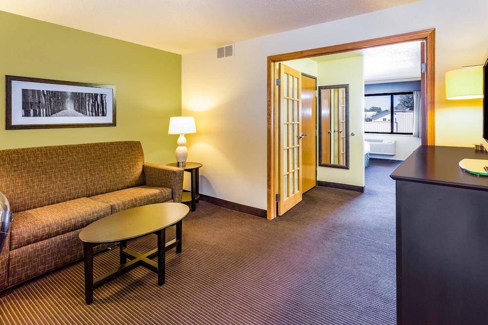 AmericInn by Wyndham Hampton photo 17