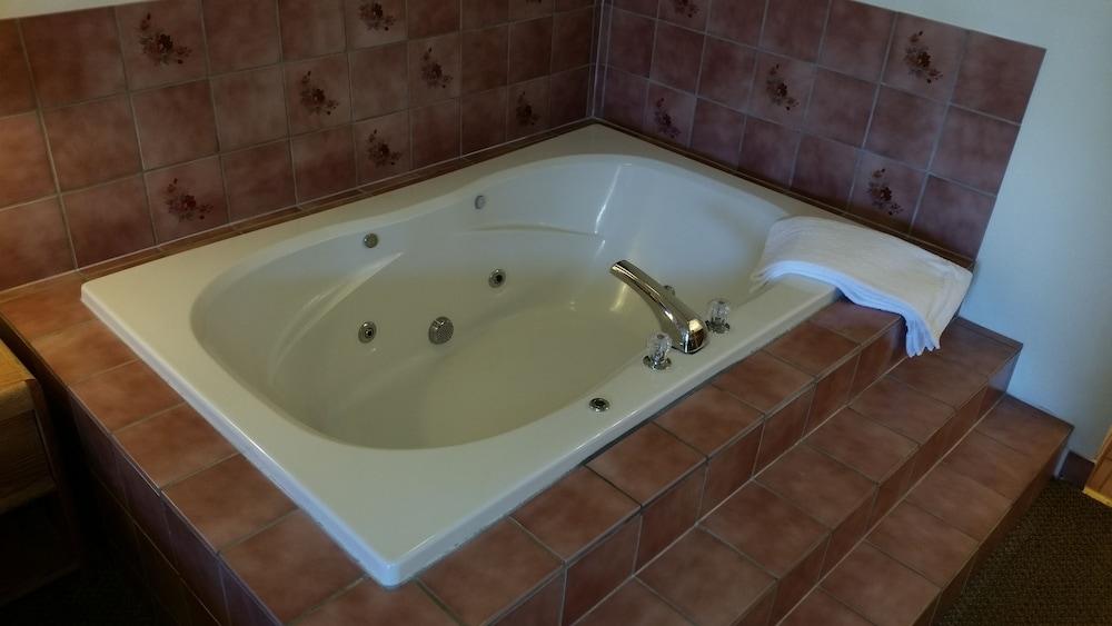 Surfside Motel photo 29