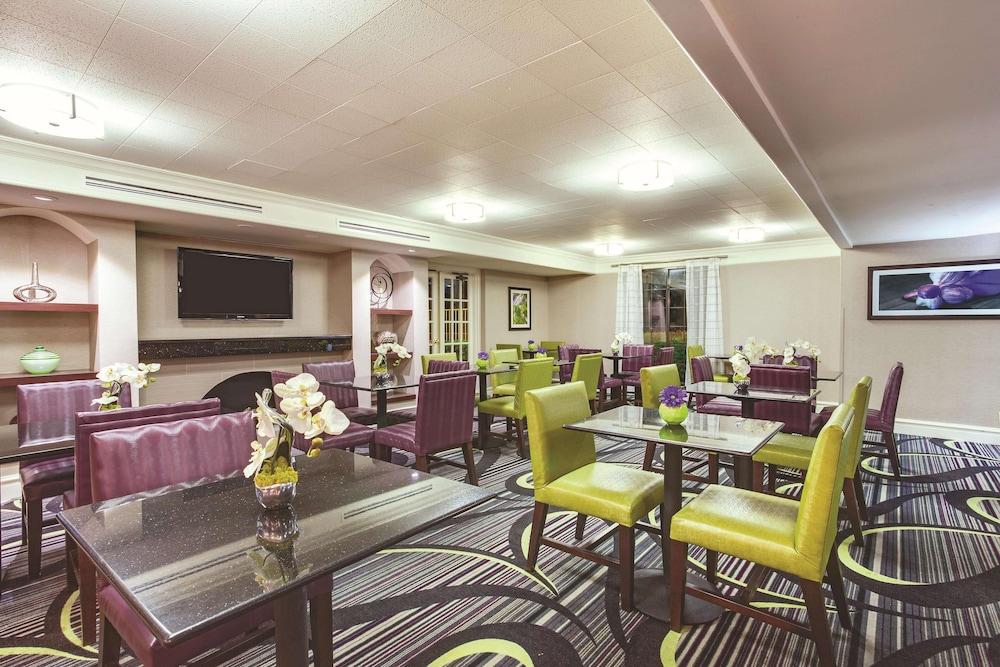 Days Inn by Wyndham Gainesville University I-75 photo 25