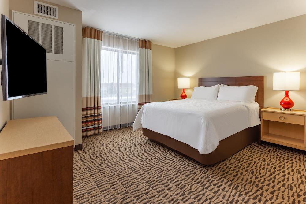 Candlewood Suites Fargo South- Medical Center by IHG photo 4