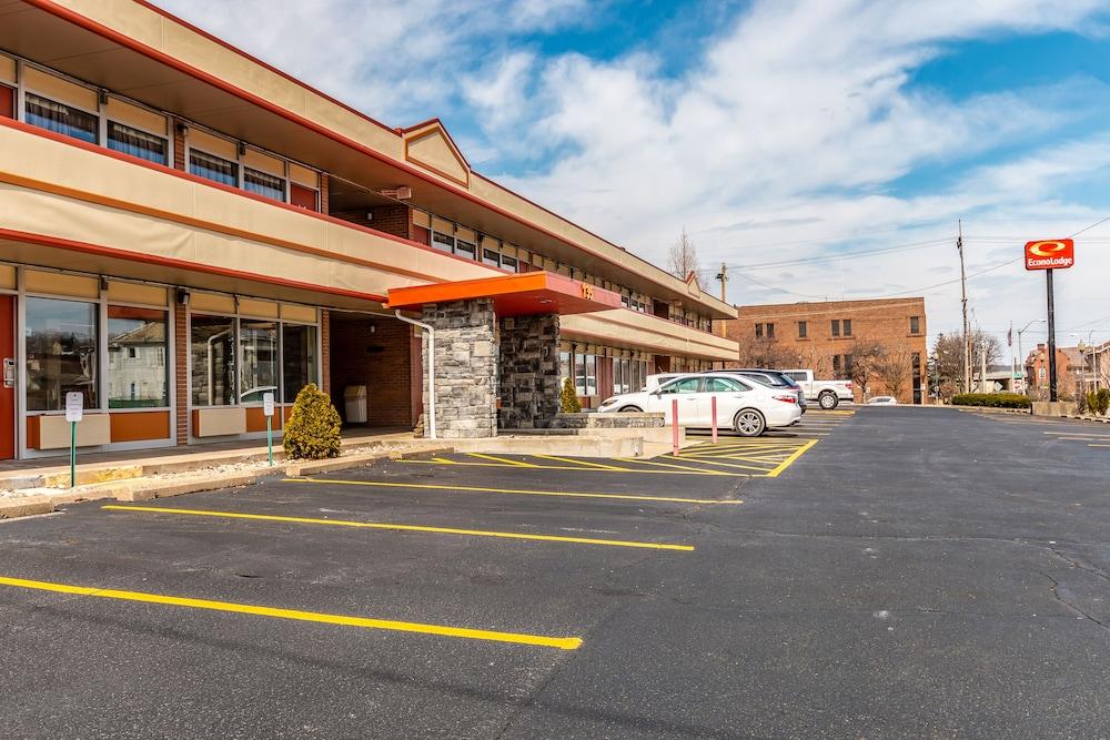 Econo Lodge Zanesville Downtown photo 31