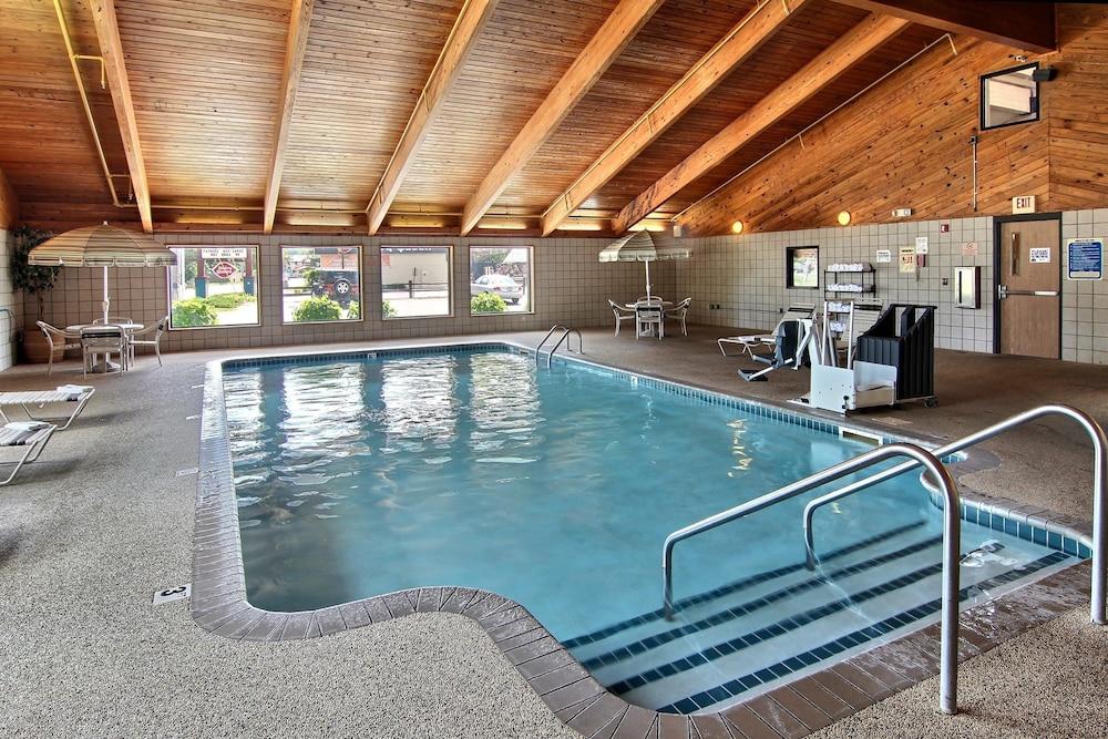Blossom Hotel & Suites Traverse City photo 8