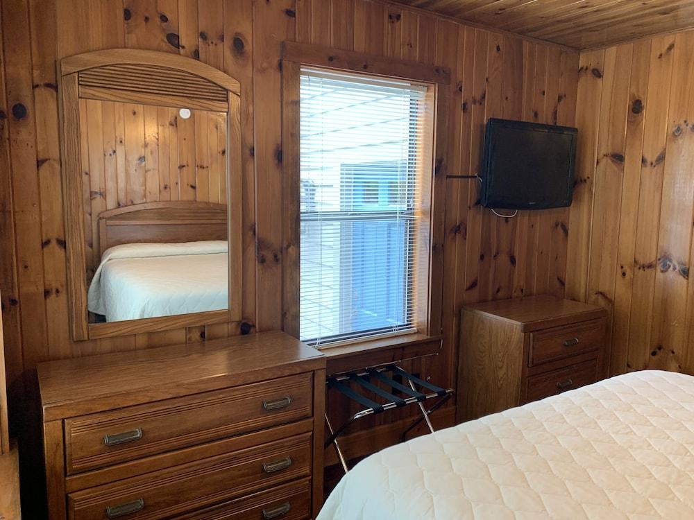 Carr's Northside Motel and Cottages photo 15