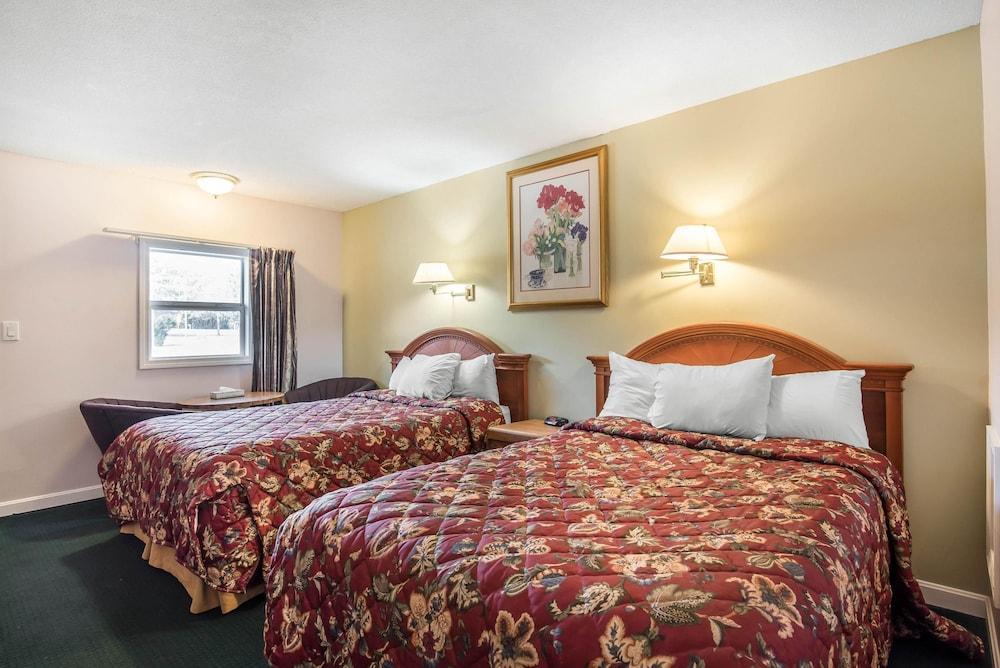 Rodeway Inn Bellows Falls photo 11