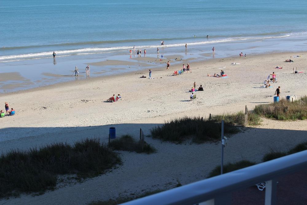 Blu Atlantic Oceanfront Hotel & Suites photo 43