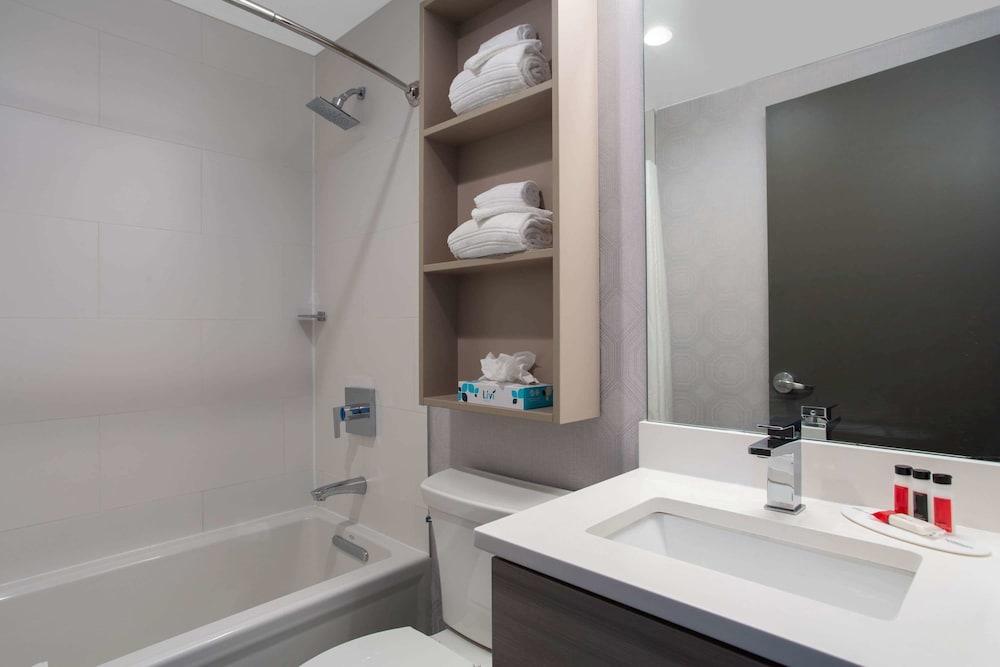 Microtel Inn by Wyndham Long Island City photo 28