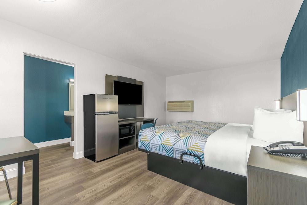Studio 6 Suites Madera, California - Yosemite photo 3