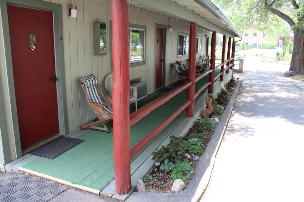 Wapiti Self-Service Lodge photo 9