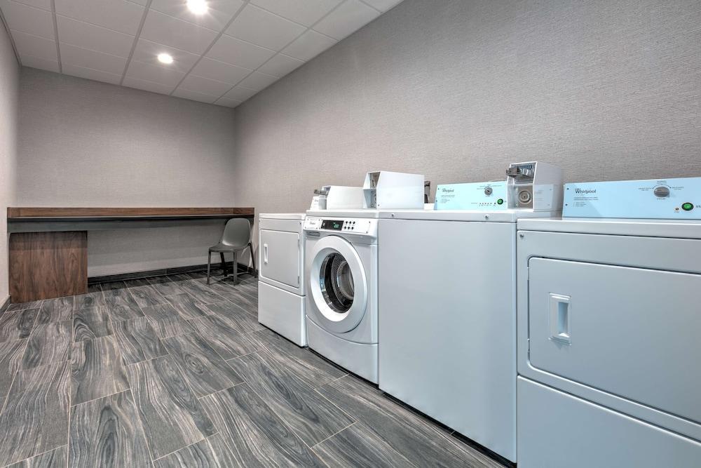 Hampton Inn & Suites Port Lavaca photo 13