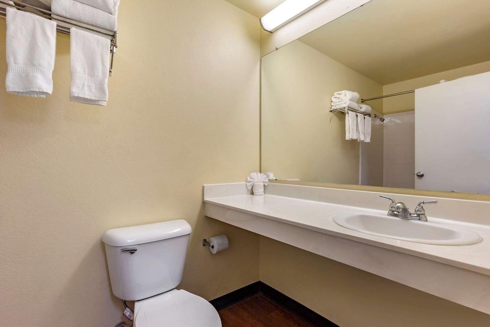 Suburban Studios Albuquerque Uptown photo 22
