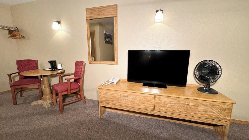 Young's Motel photo 21