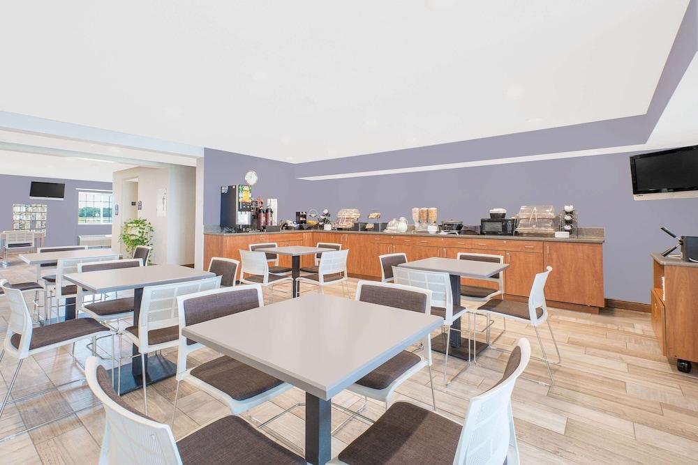 Microtel Inn & Suites by Wyndham Ames photo 34