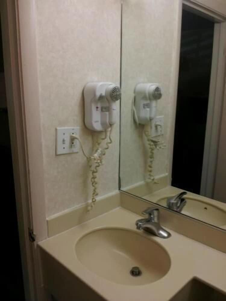 Townhouse Motel photo 18