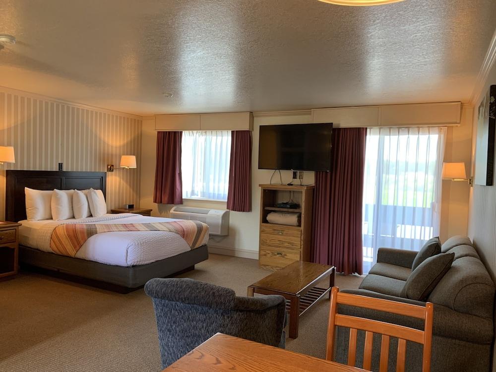 Coachman Inn & Suites photo 27