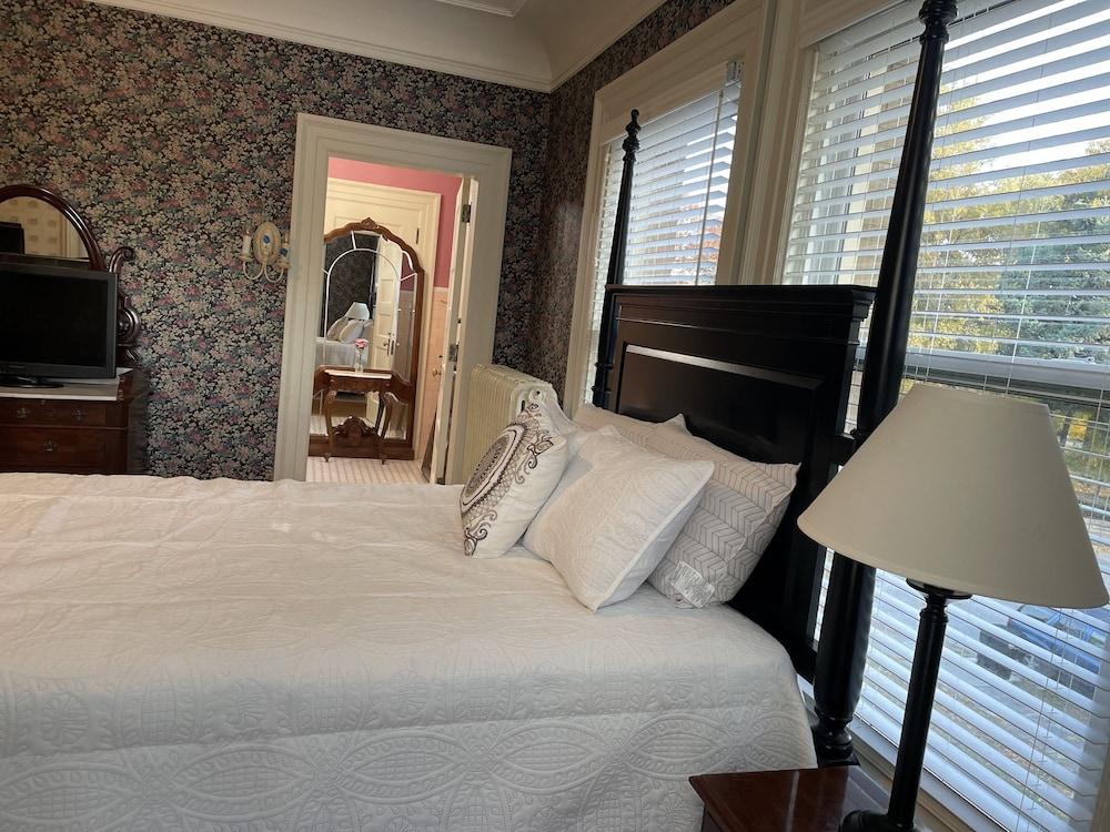 Offutt Manor photo 11