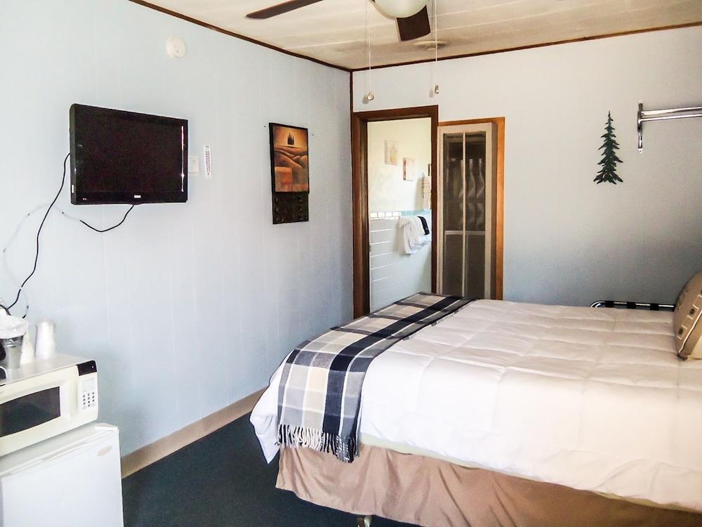 The Gold Pan Motel photo 44