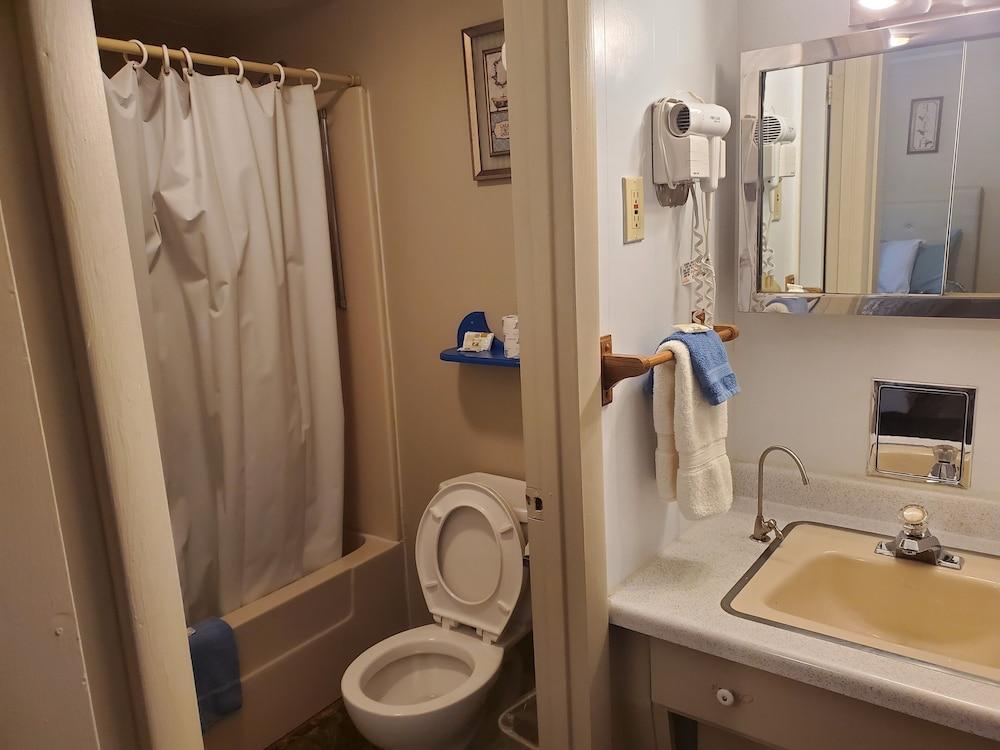 River Country Motor Lodge photo 98