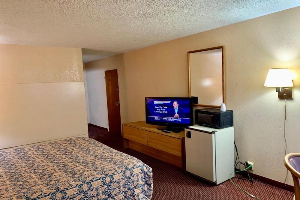 Red Carpet Inn & Suites Lima photo 17