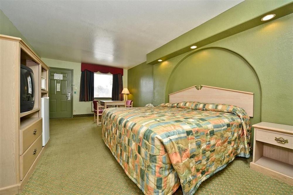 Budget Inn photo 6
