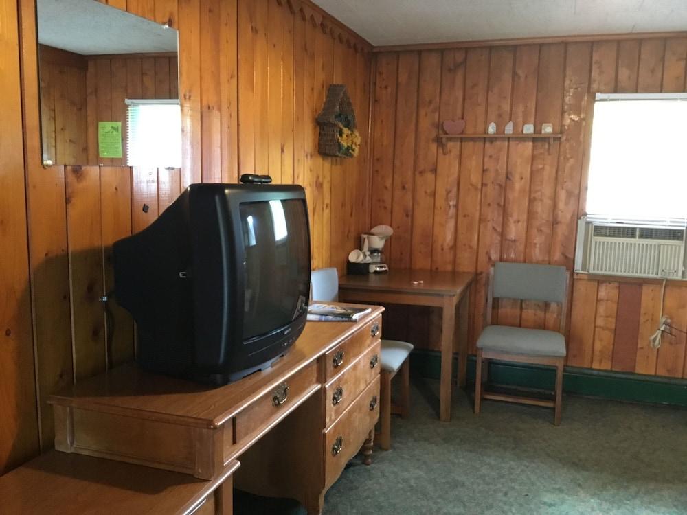 Pines Motel photo 21