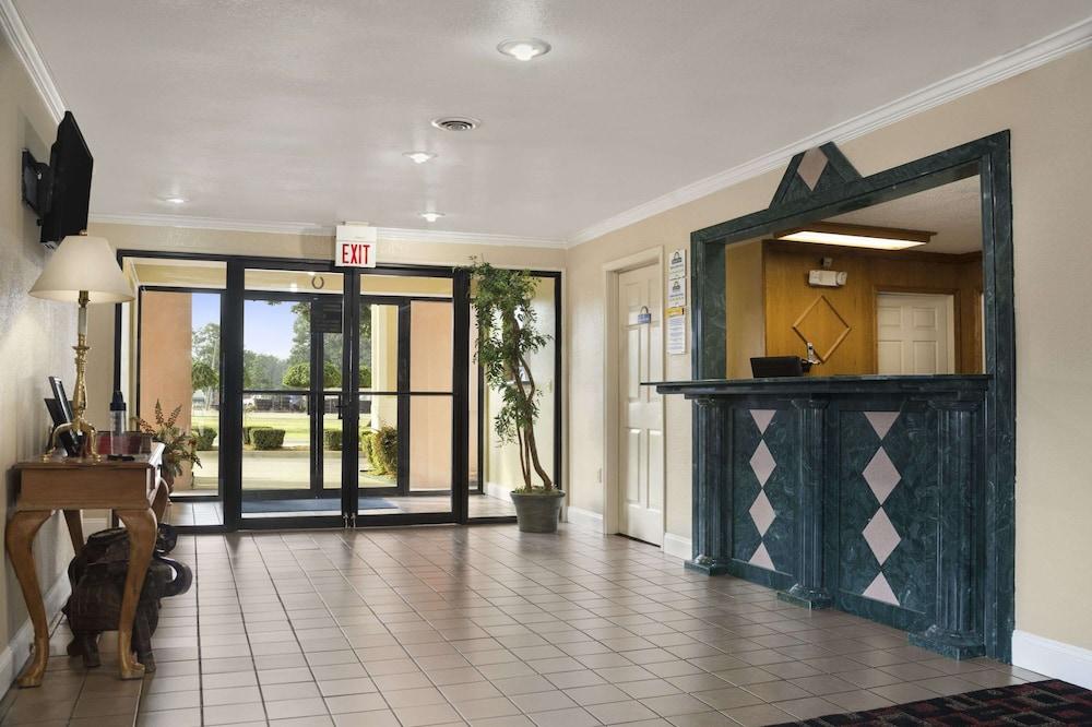 Days Inn & Suites by Wyndham Stuttgart photo 3