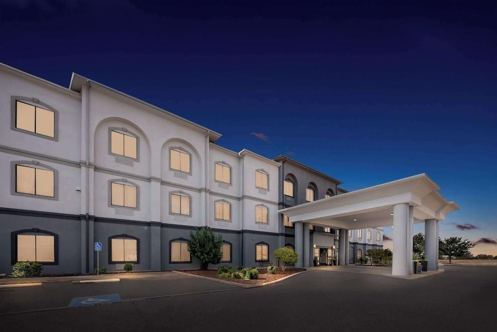 Best Western Palace Inn & Suites — hotel in Big Spring