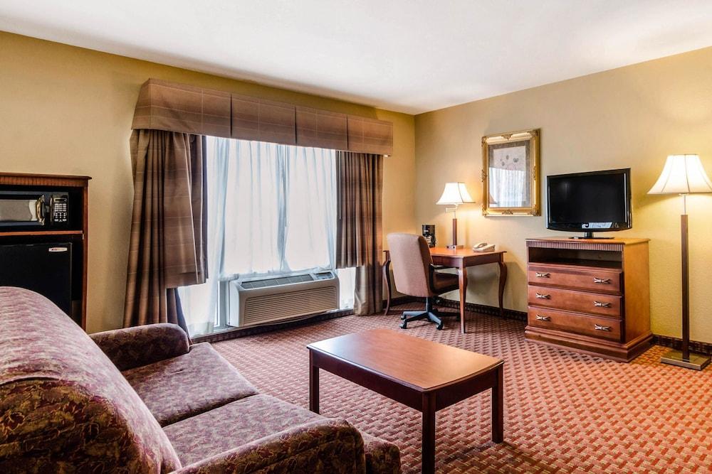 Quality Inn & Suites Carthage near Precious Moments Chapel photo 34