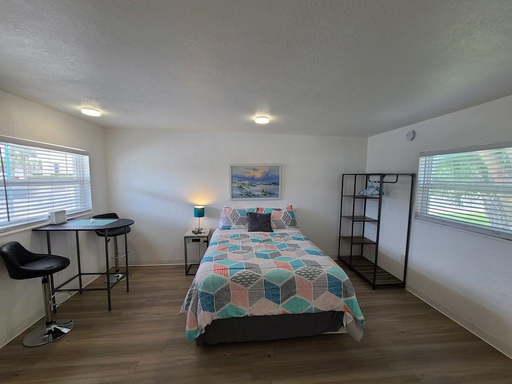 Sun Island Motel photo 91