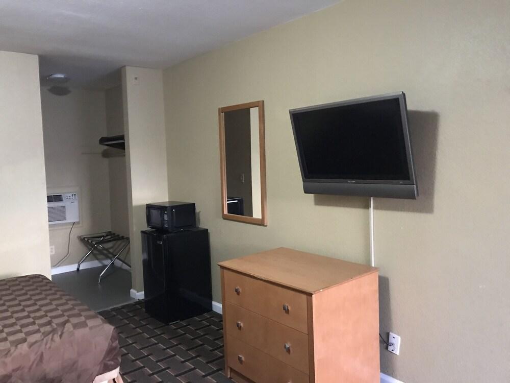 Princess Motel Maryville photo 16