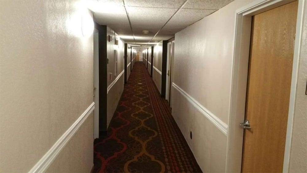 New Prague Inn & Suites photo 20