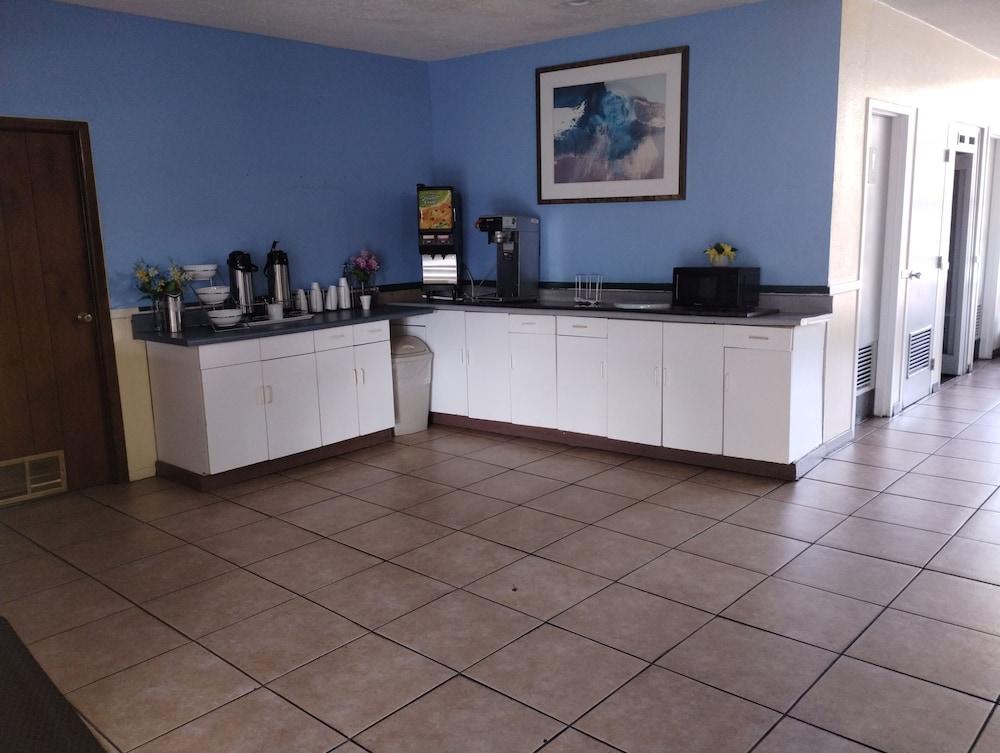 University Inn Gainesville photo 15