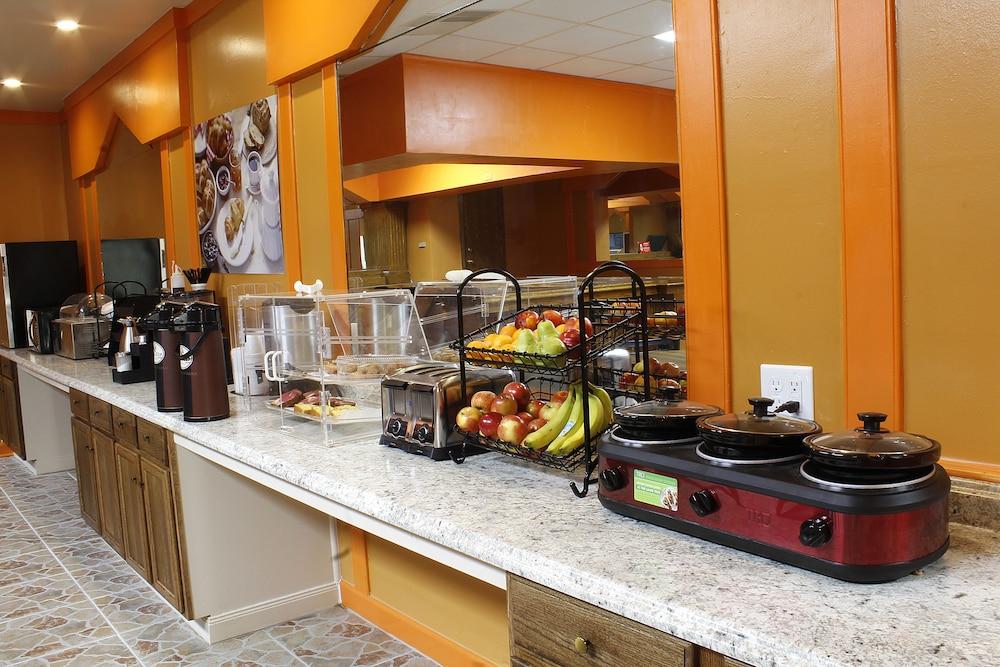 Red Carpet Inn & Suites photo 31