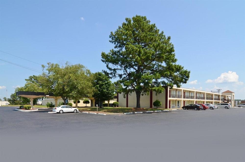Americas Best Value Inn Wilson photo 10