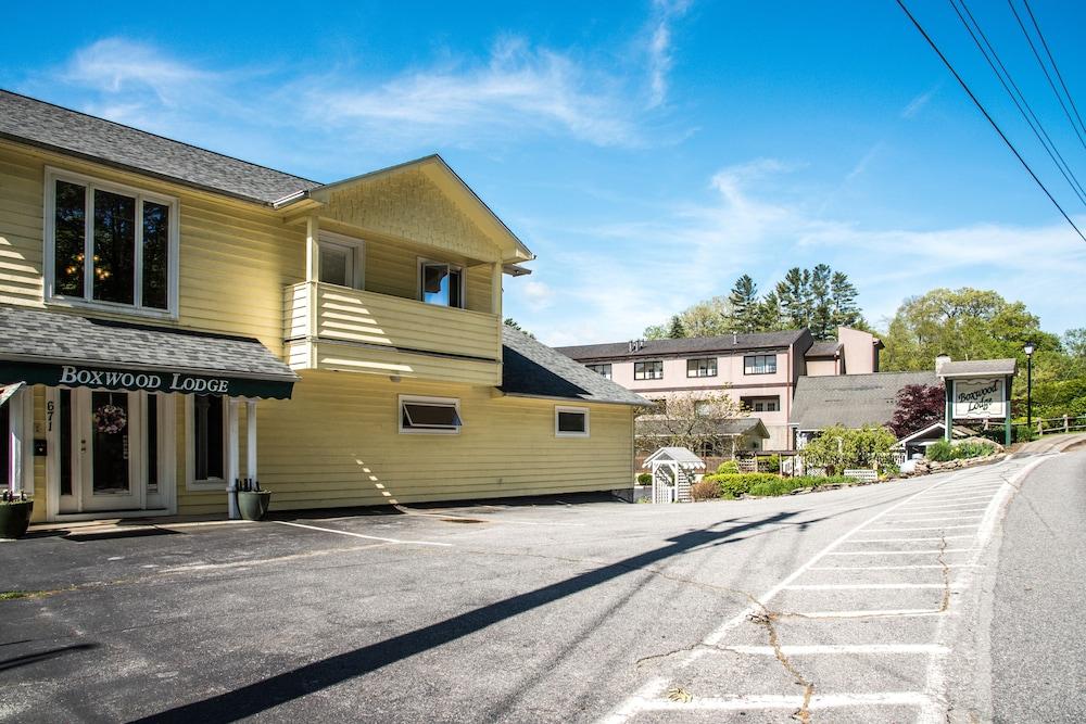Boxwood Lodge photo 94
