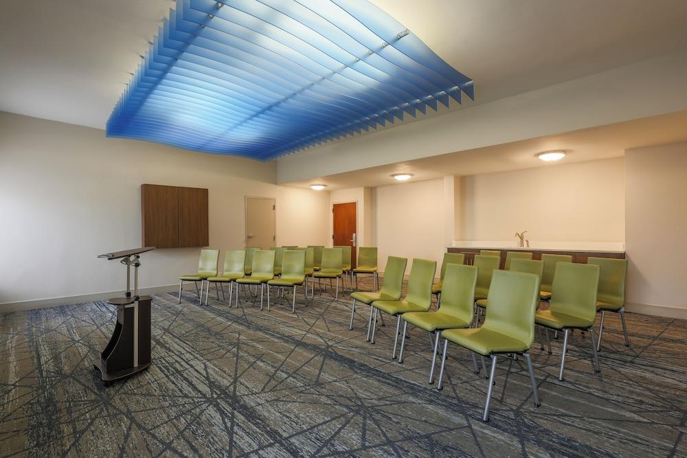 Holiday Inn Express Burlington by IHG photo 66