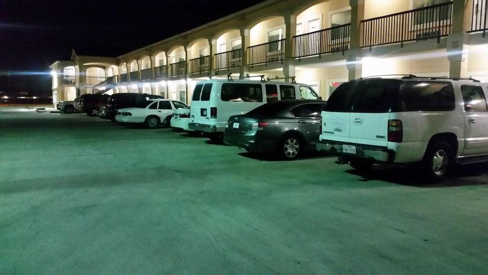 Crossroads Inn & Suites photo 15
