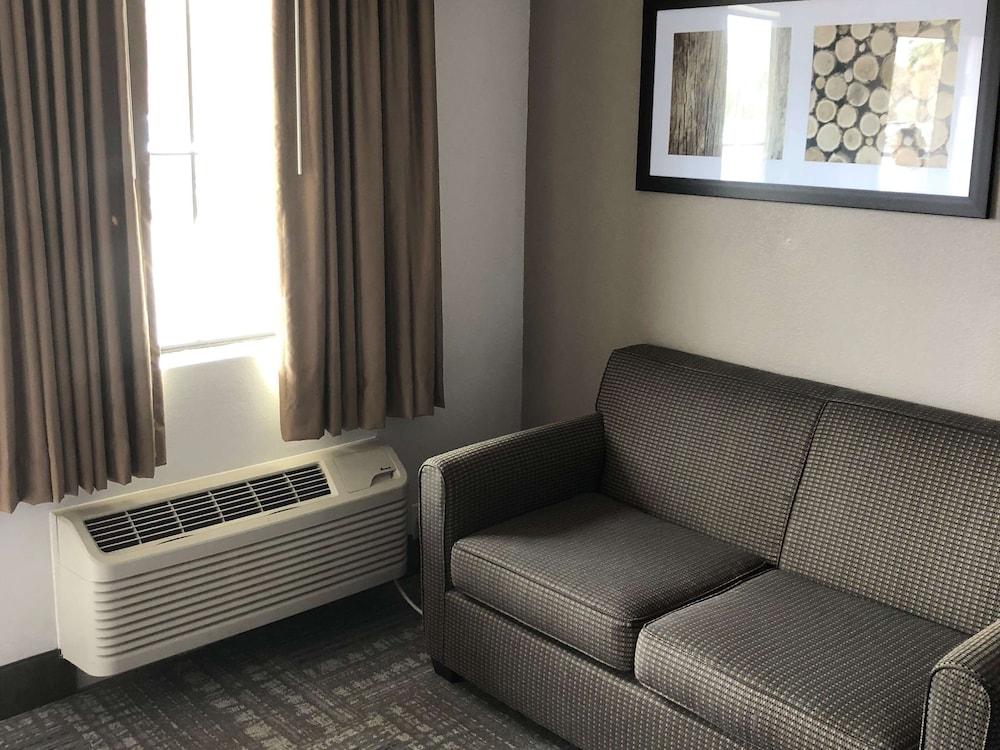 Executive Inn & Suites Joaquin photo 5