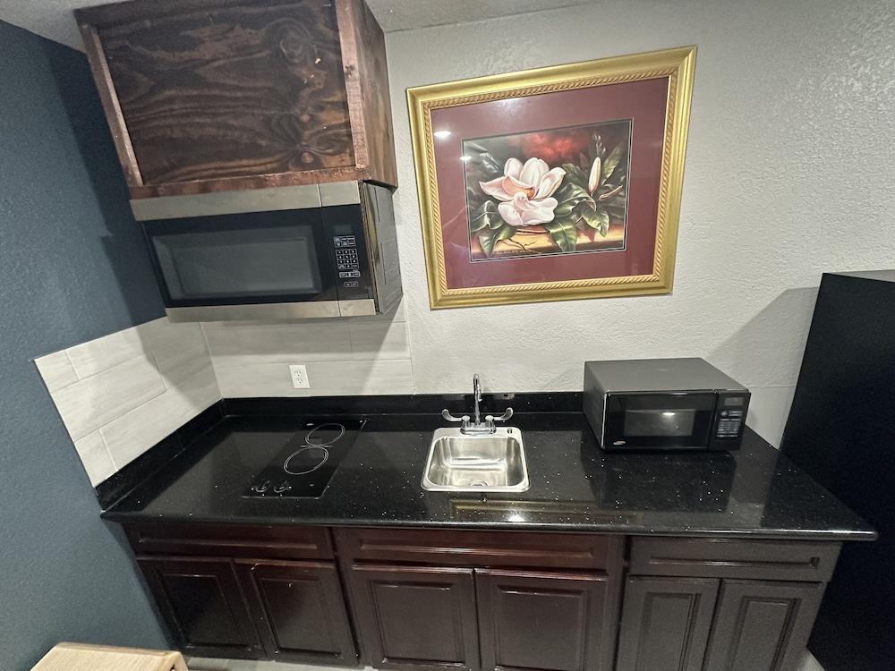 Village Inn Cotulla photo 17