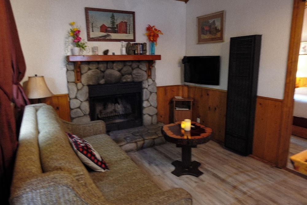 Sleepy Hollow Cabins and Hotel photo 21