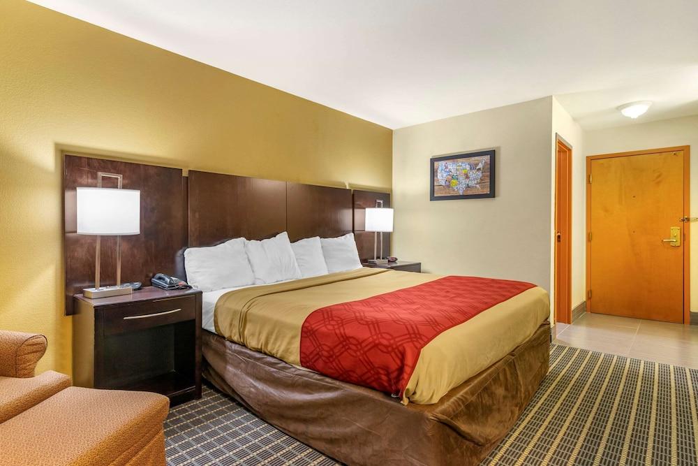 Econo Lodge Brunswick Travel Center photo 8